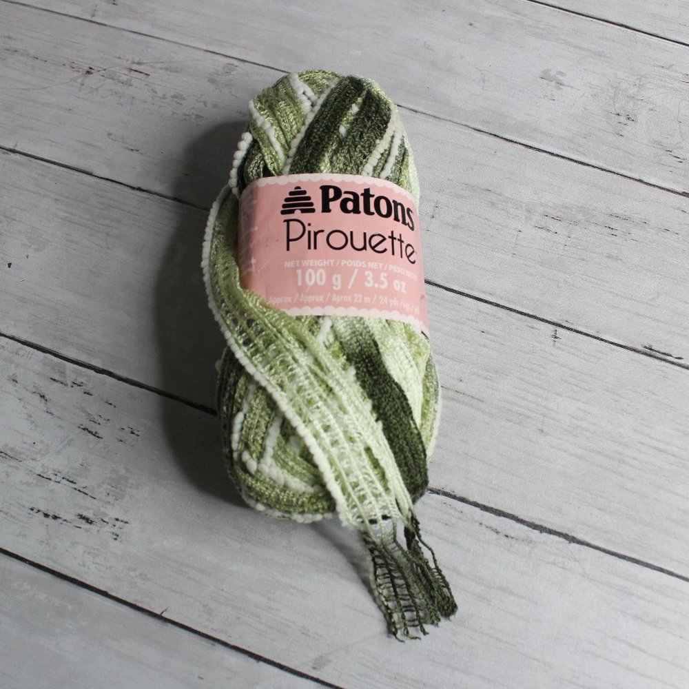 Patons Pirouette Yarn Skein Green Variegated 24 Yds 3.5 oz Ribbon Ruffle